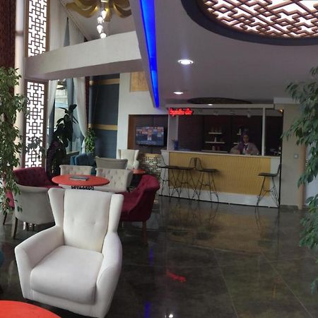 Crystall Hotel 凡城 外观 照片